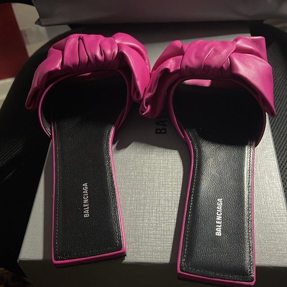 Beautiful Balenciaga shoes.  Like new.  Worn only once - Picture 2 of 4